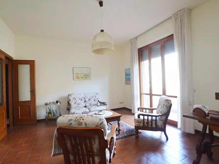 Immagine 11 di Appartamento in vendita  a Lucca