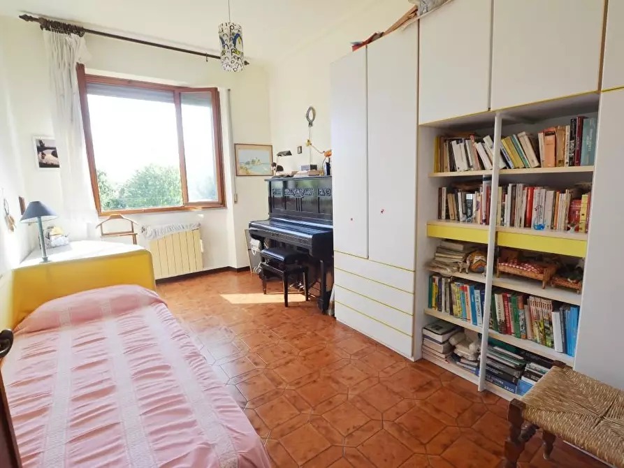 Immagine 17 di Appartamento in vendita  a Lucca