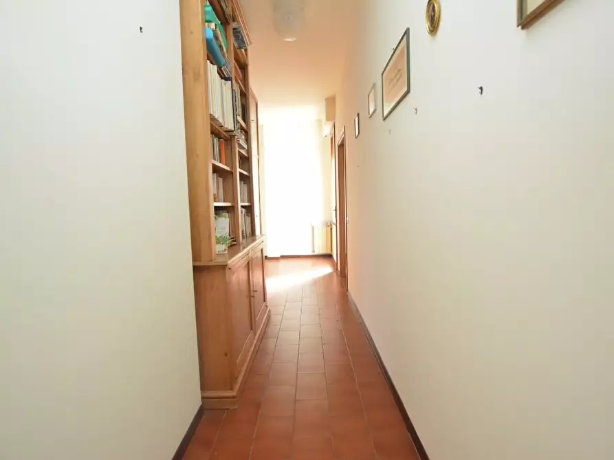 Immagine 12 di Appartamento in vendita  a Lucca