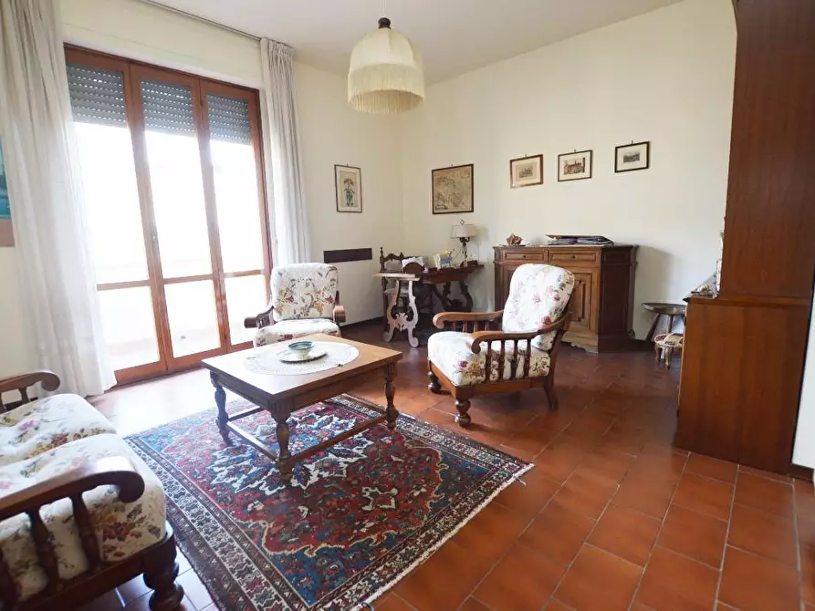 Immagine 10 di Appartamento in vendita  a Lucca