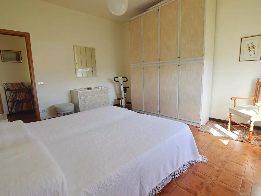 Immagine 21 di Appartamento in vendita  a Lucca