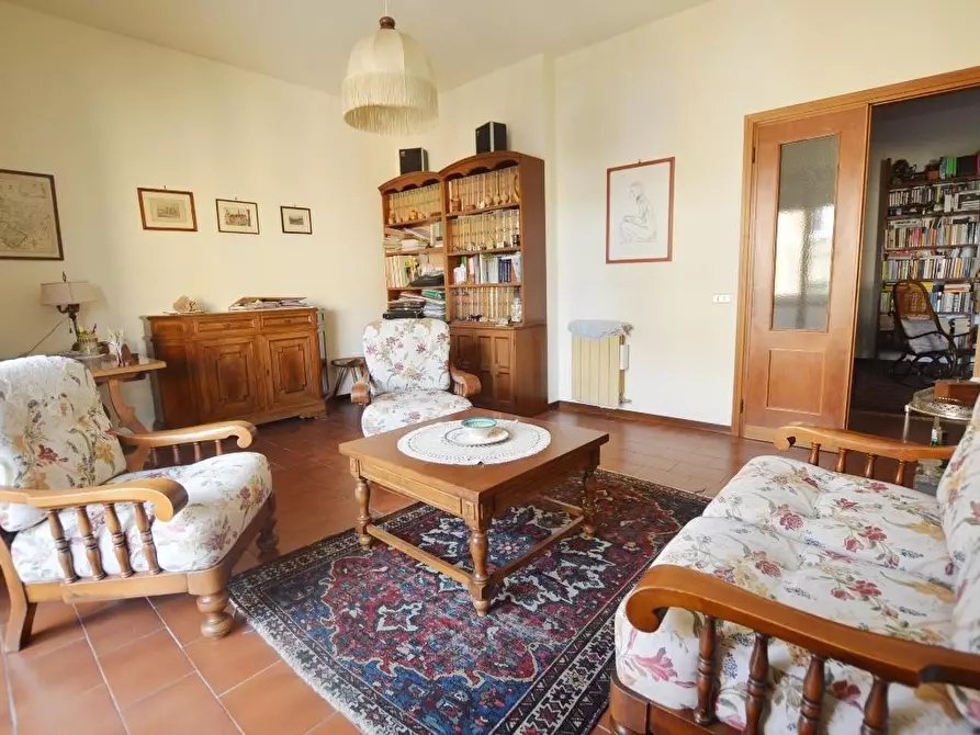 Immagine 9 di Appartamento in vendita  a Lucca