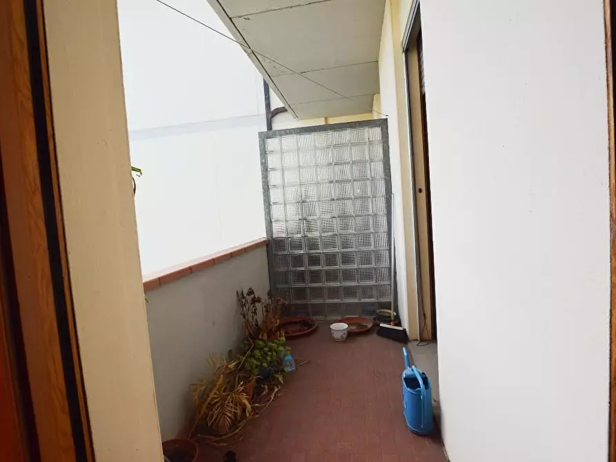 Immagine 16 di Appartamento in vendita  a Lucca