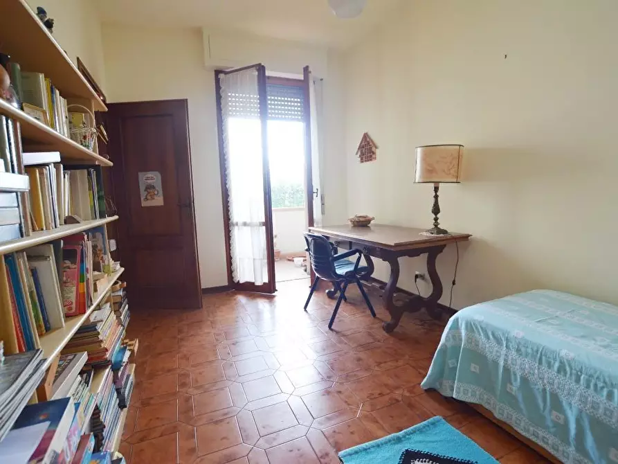 Immagine 15 di Appartamento in vendita  a Lucca