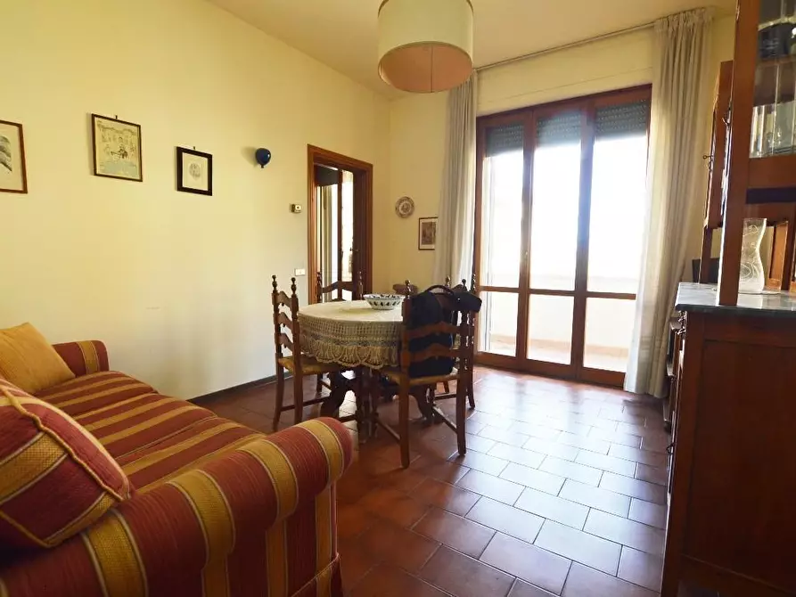 Immagine 4 di Appartamento in vendita  a Lucca