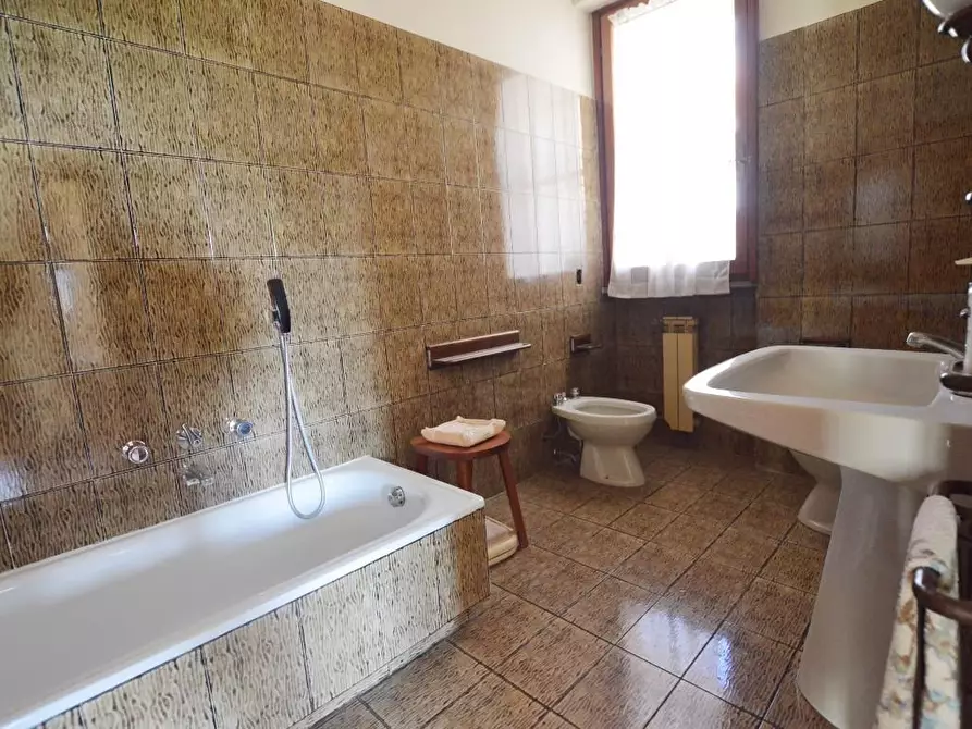 Immagine 22 di Appartamento in vendita  a Lucca