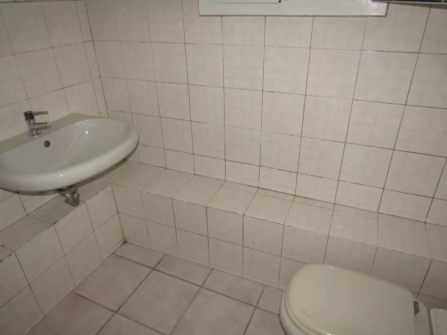 Immagine 19 di Porzione di casa in vendita  a Carrara