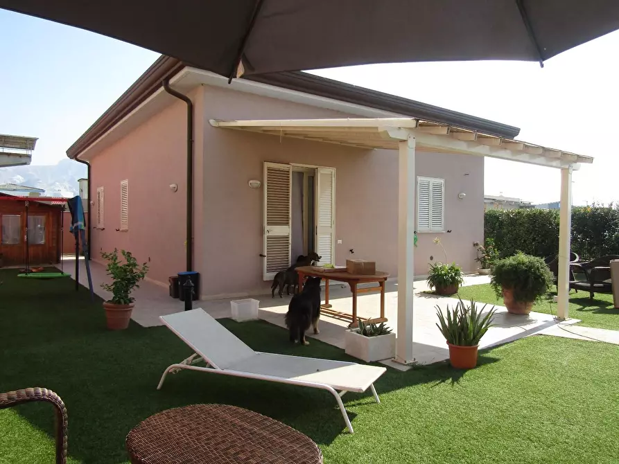 Immagine 2 di Casa indipendente in vendita  a Carrara