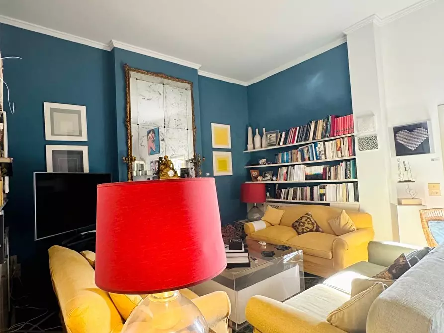 Immagine 7 di Villa in vendita  a Viareggio