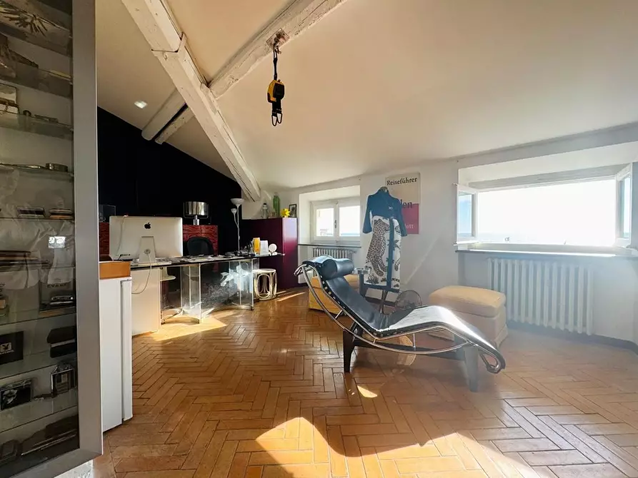 Immagine 45 di Villa in vendita  a Viareggio