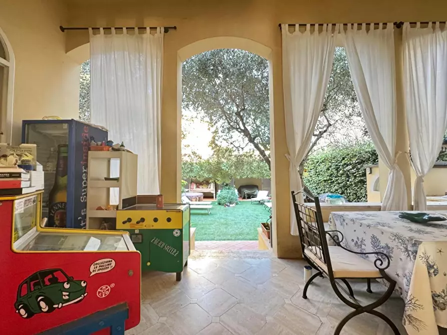 Immagine 22 di Villa in vendita  a Viareggio