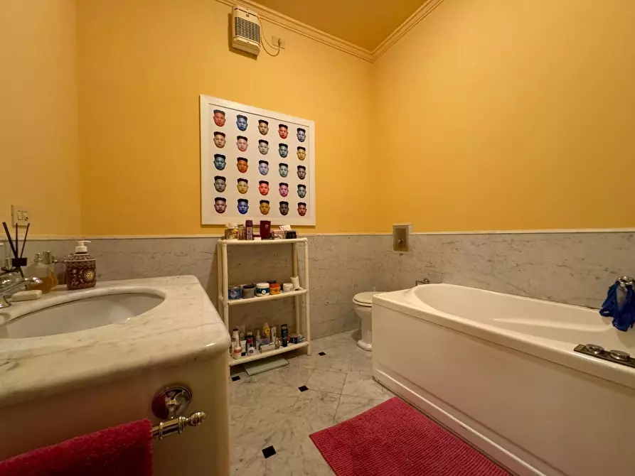 Immagine 40 di Villa in vendita  a Viareggio