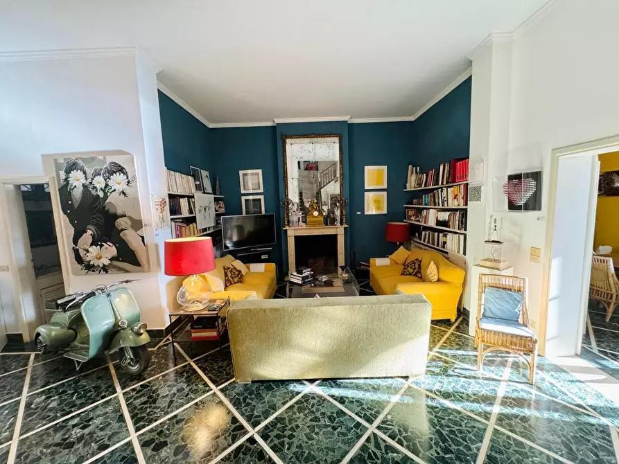 Immagine 61 di Villa in vendita  a Viareggio