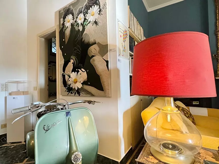 Immagine 6 di Villa in vendita  a Viareggio