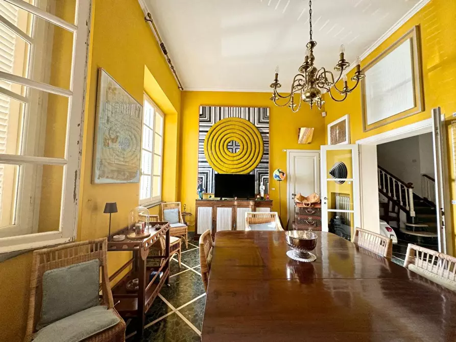 Immagine 12 di Villa in vendita  a Viareggio