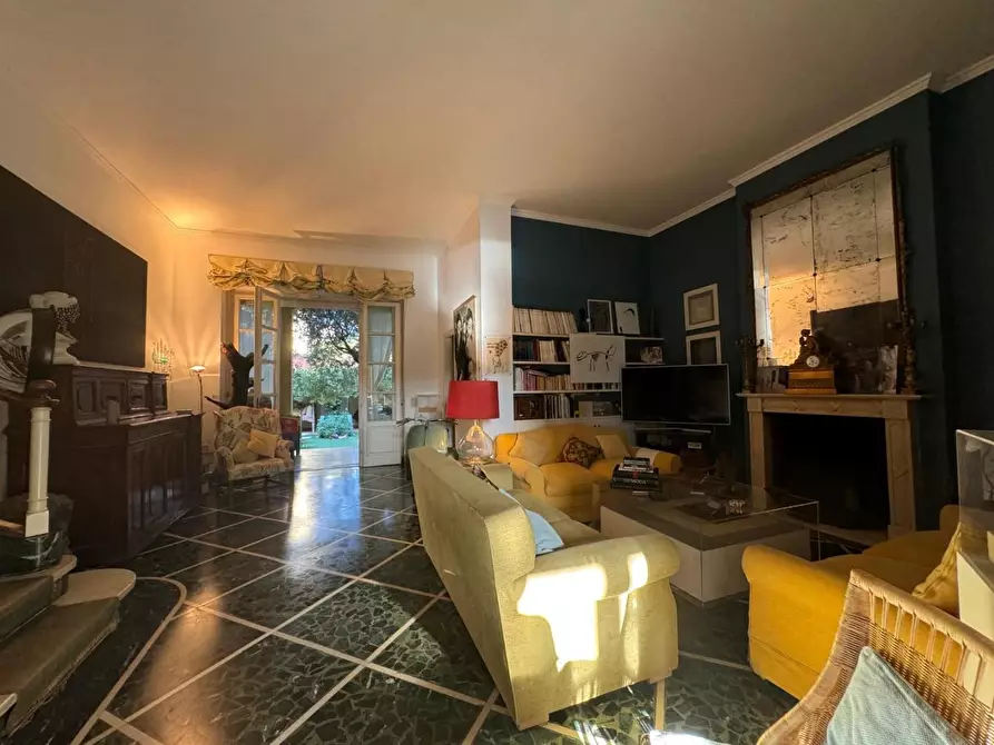 Immagine 8 di Villa in vendita  a Viareggio