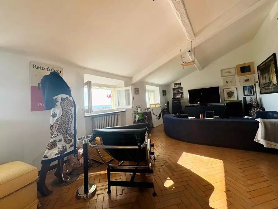 Immagine 43 di Villa in vendita  a Viareggio