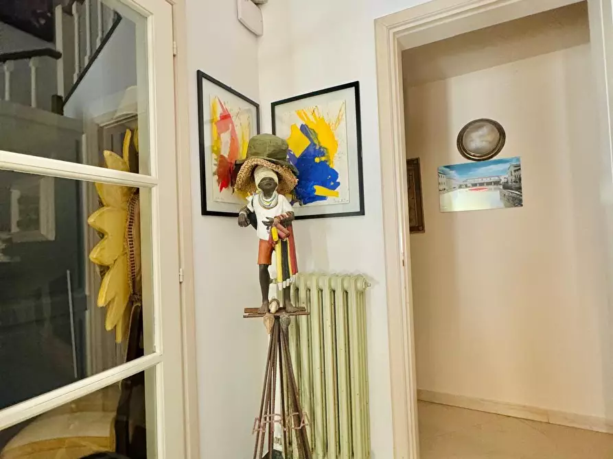 Immagine 17 di Villa in vendita  a Viareggio