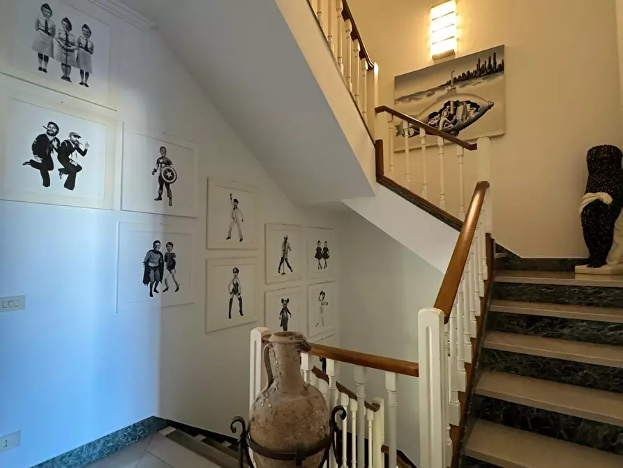 Immagine 26 di Villa in vendita  a Viareggio