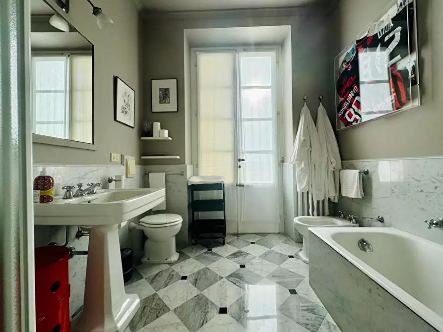 Immagine 37 di Villa in vendita  a Viareggio