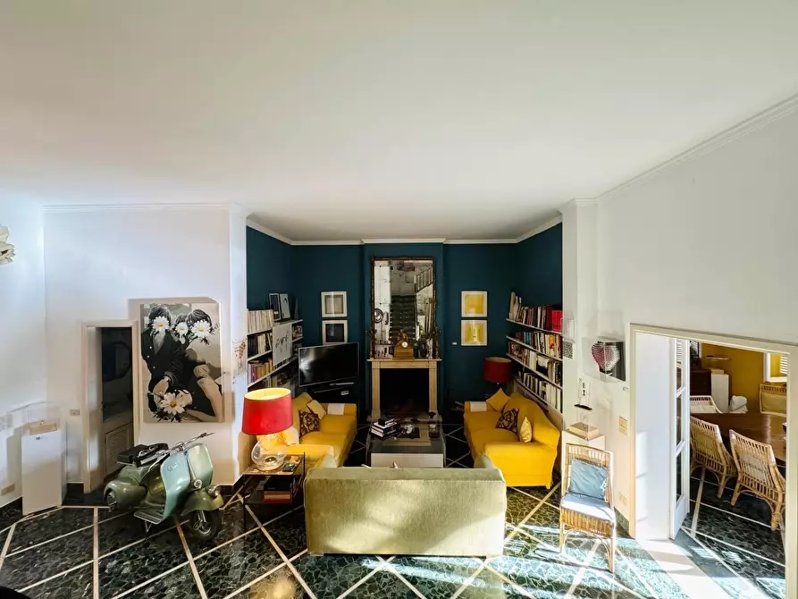Immagine 58 di Villa in vendita  a Viareggio