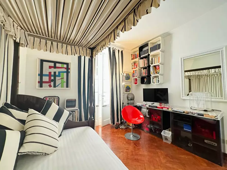 Immagine 34 di Villa in vendita  a Viareggio