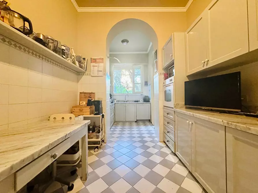 Immagine 19 di Villa in vendita  a Viareggio