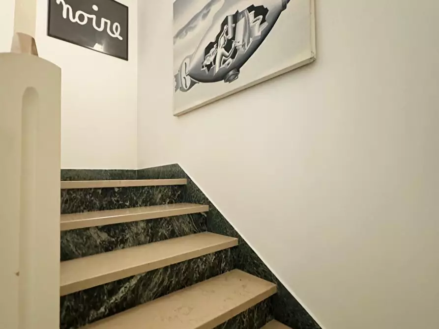 Immagine 41 di Villa in vendita  a Viareggio