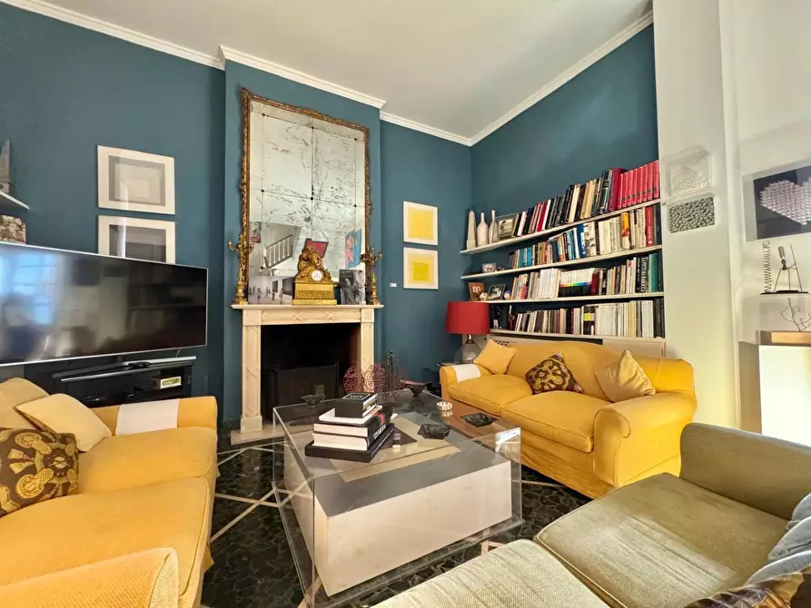 Immagine 10 di Villa in vendita  a Viareggio