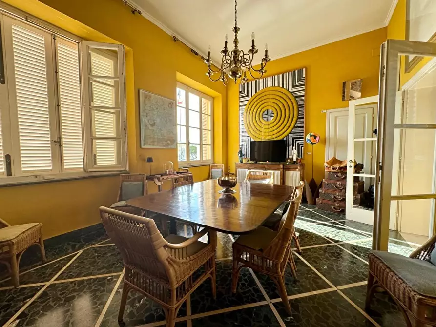 Immagine 14 di Villa in vendita  a Viareggio