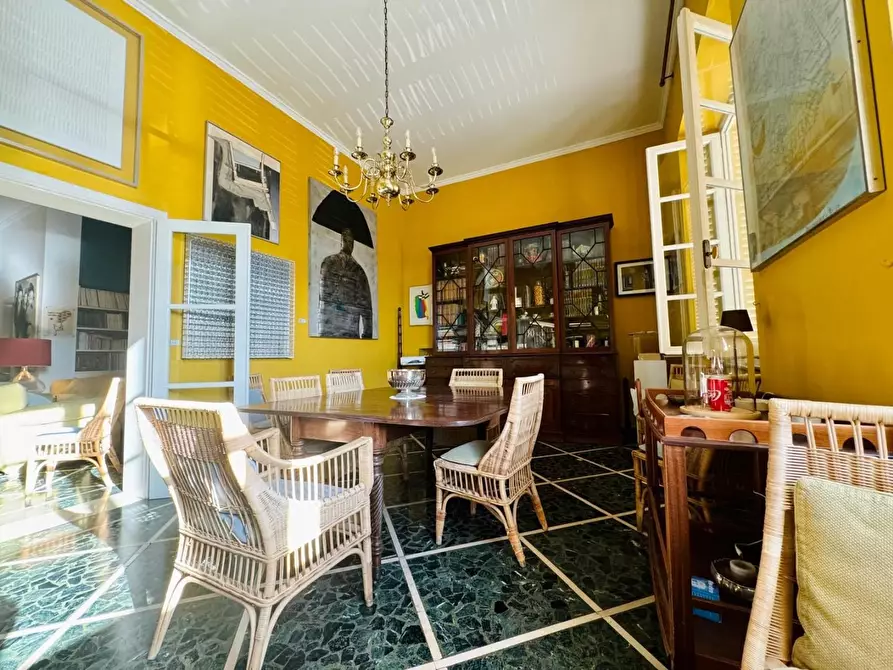 Immagine 15 di Villa in vendita  a Viareggio