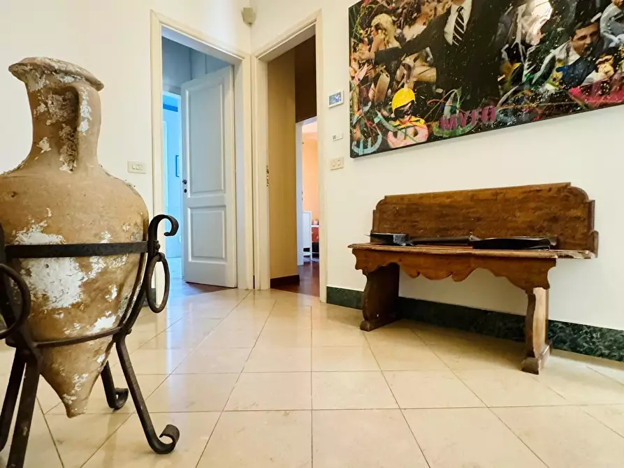 Immagine 31 di Villa in vendita  a Viareggio