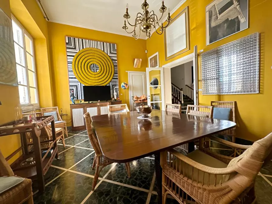 Immagine 16 di Villa in vendita  a Viareggio