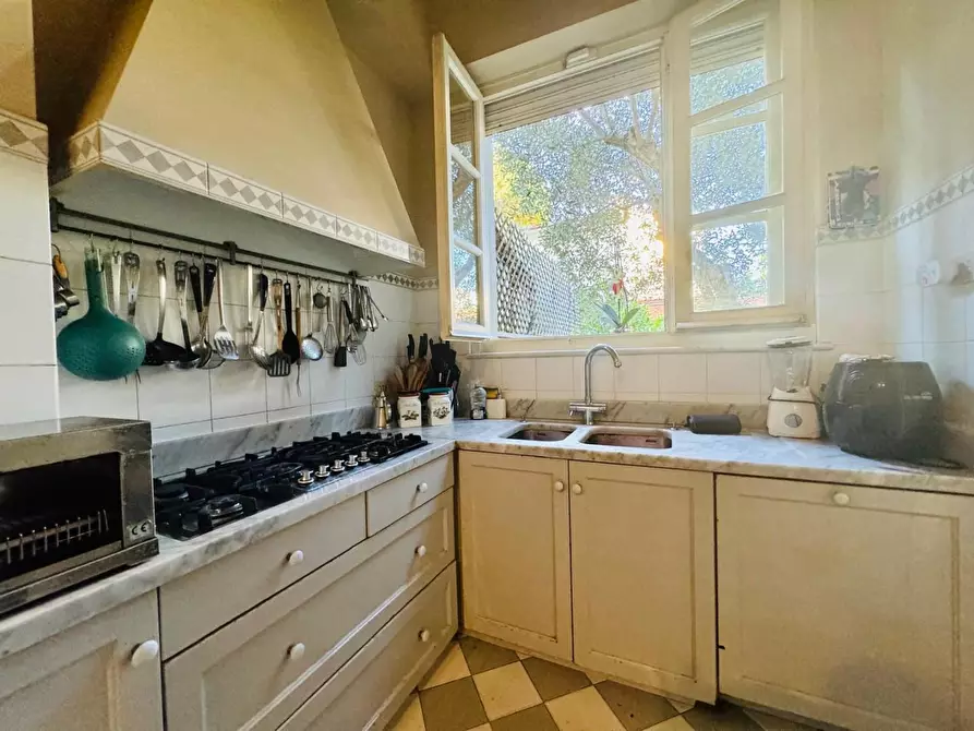 Immagine 20 di Villa in vendita  a Viareggio