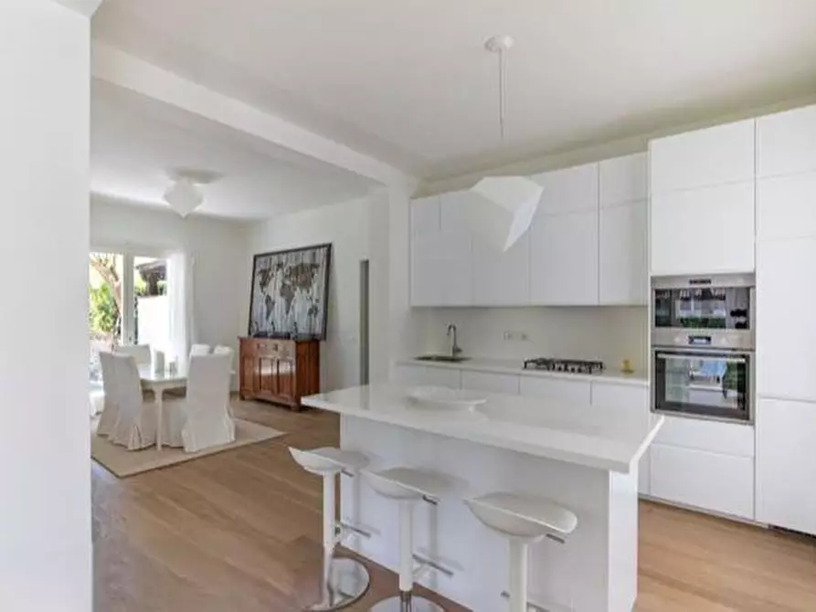 Immagine 13 di Villa in affitto  a Forte Dei Marmi