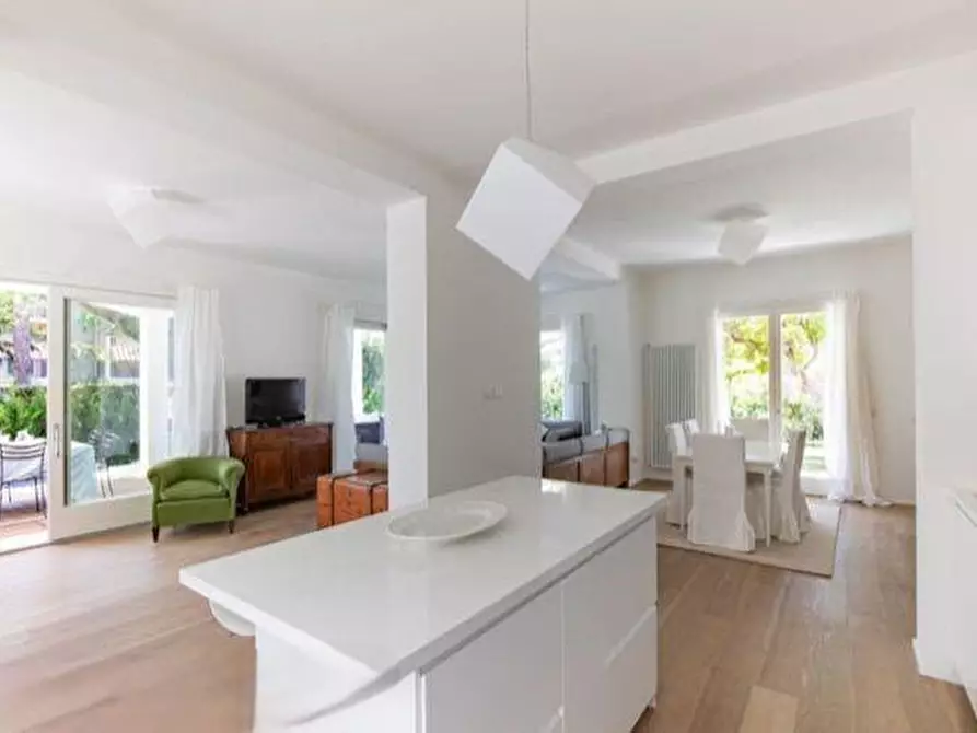 Immagine 9 di Villa in affitto  a Forte Dei Marmi