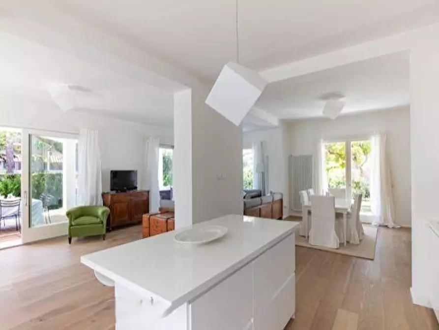 Immagine 10 di Villa in affitto  a Forte Dei Marmi