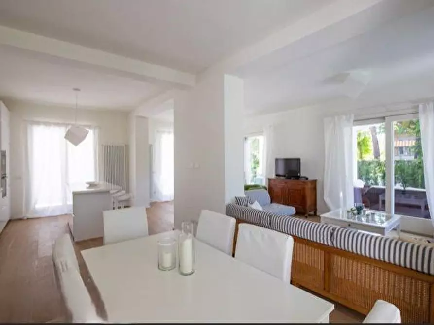 Immagine 11 di Villa in affitto  a Forte Dei Marmi