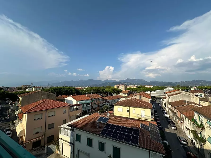 Immagine 1 di Mansarda in vendita  a Viareggio