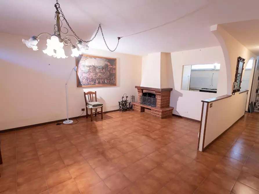 Immagine 5 di Porzione di casa in vendita  a Ortonovo