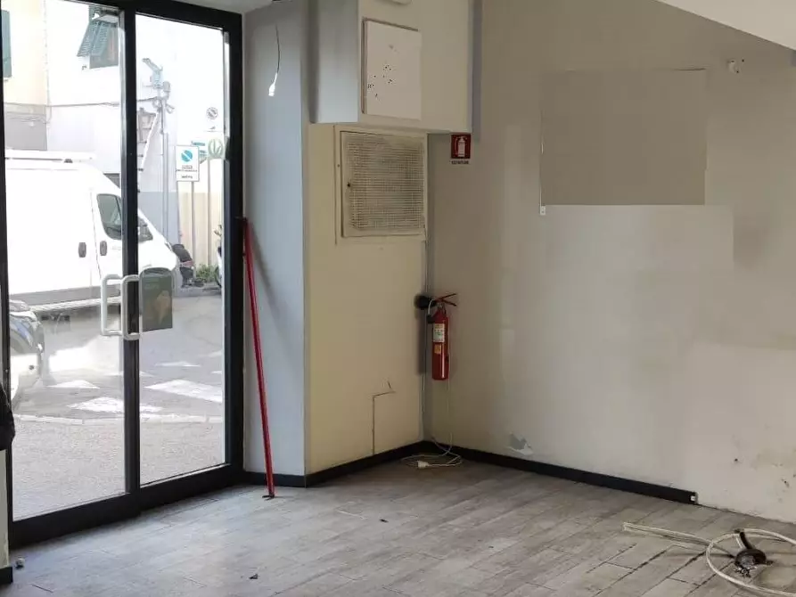 Immagine 2 di Locale commerciale in affitto  a Livorno