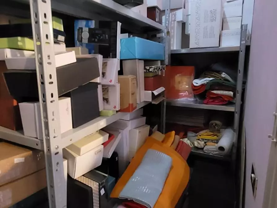 Immagine 26 di Locale commerciale in vendita  a Ponsacco