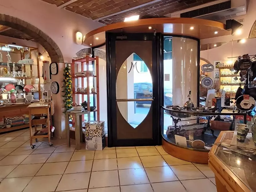 Immagine 25 di Locale commerciale in vendita  a Ponsacco