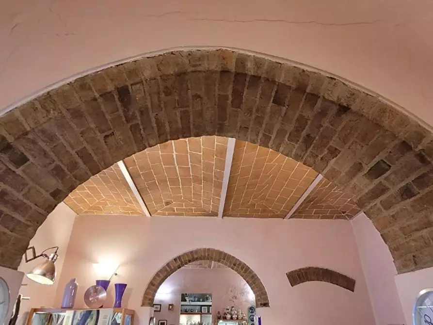 Immagine 30 di Locale commerciale in vendita  a Ponsacco