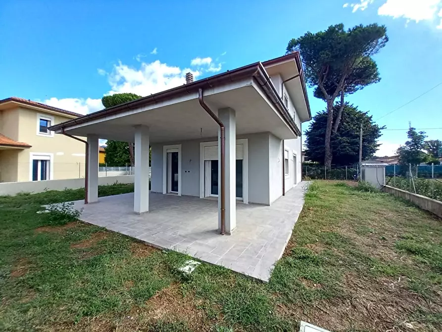 Immagine 1 di Villa in vendita  a Capannori