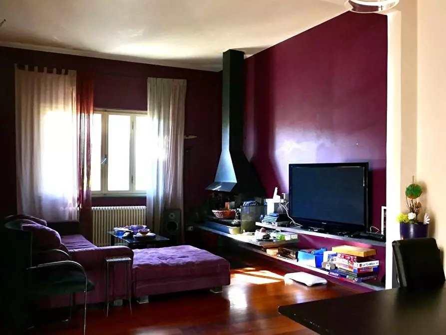 Immagine 1 di Villa in vendita  a Cascina