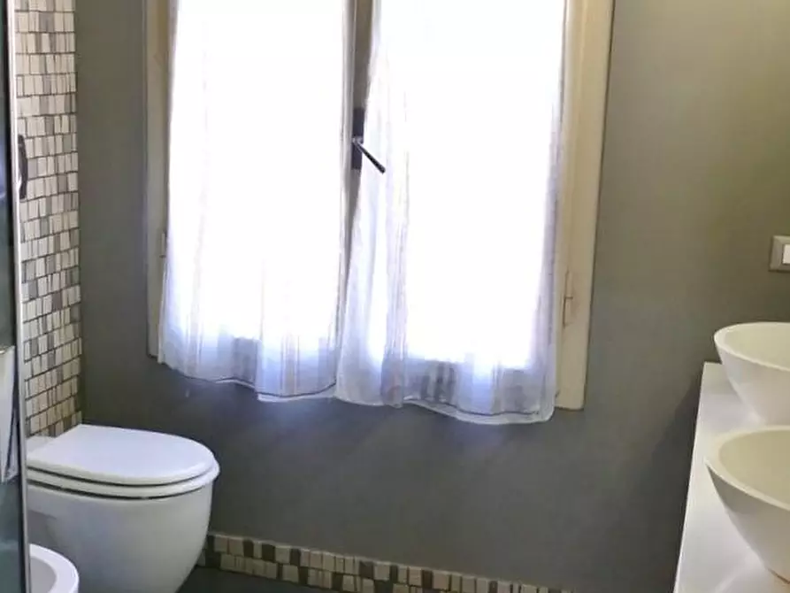 Immagine 5 di Villa in vendita  a Cascina