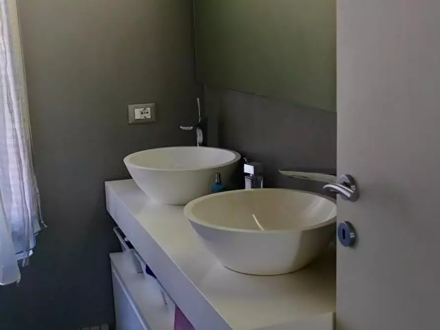 Immagine 7 di Villa in vendita  a Cascina