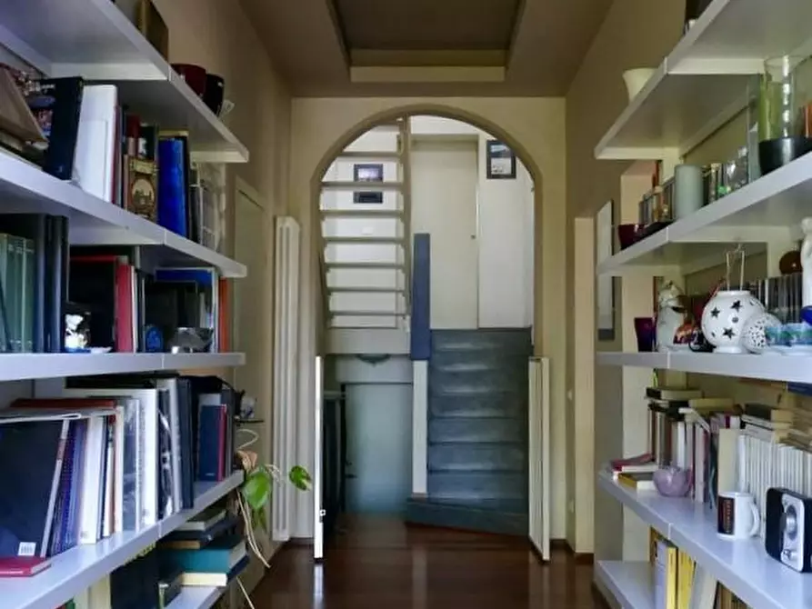 Immagine 11 di Villa in vendita  a Cascina