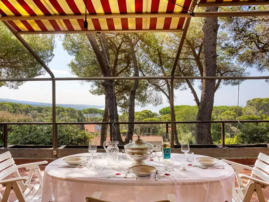 Immagine 8 di Villa in vendita  a Livorno